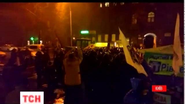 Сутичка між правоохоронцями та протестувальниками під нацбанком обернулася кримінальною справою Сутичка між правоохоронцями та протестувальниками під нацбанком обернулася кримінальною справою