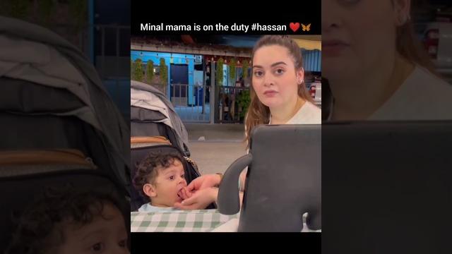 Minal khan feeding baby #funny #minalkhan #love Minal khan feeding baby #funny #minalkhan #love