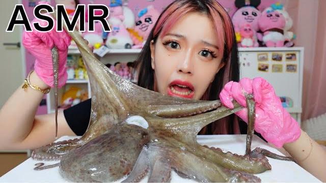 【モッパン】生きてるタコをそのまま食べたら暴れすぎて発狂wwwww 【モッパン】生きてるタコをそのまま食べたら暴れすぎて発狂wwwww