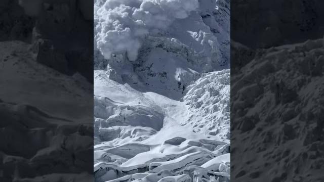 Footages of a huge avalanche on the dangerous annapurna. #annapurna #viralvideo #shortvideo #shorts Footages of a huge avalanche on the dangerous annapurna. #annapurna #viralvideo #shortvideo #shorts