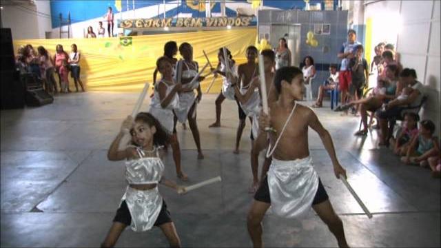 Esmeralda dança maculelê Esmeralda dança maculelê