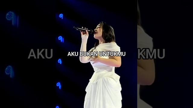 Aku bukan untukmu - bernadya (live surabaya) Aku bukan untukmu - bernadya (live surabaya)