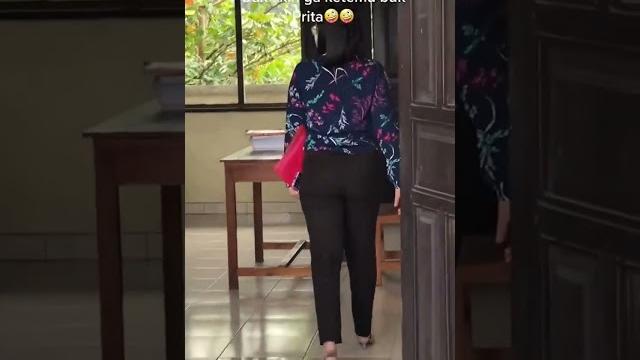 Paling ditunggu pas bu guru cantik masuk kelas Paling ditunggu pas bu guru cantik masuk kelas
