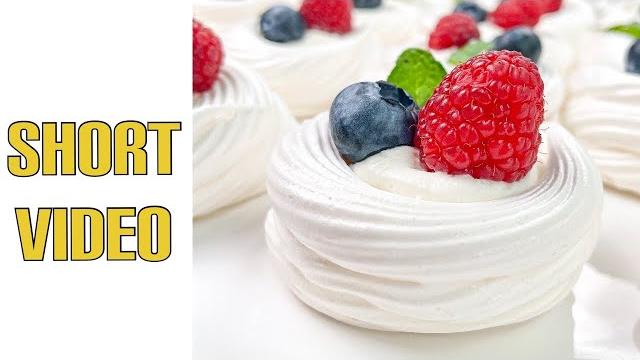 (short video) mini meringue pavlova dessert (short video) mini meringue pavlova dessert