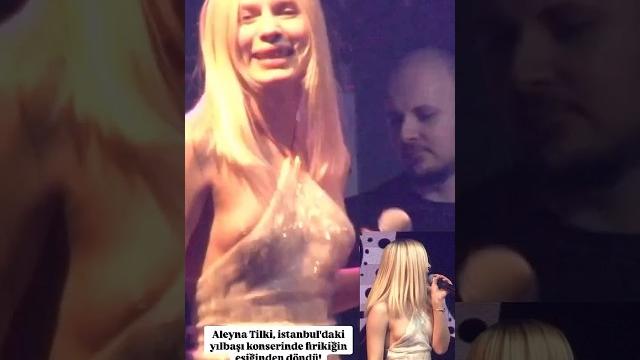 Aleyna tilki konserde frikik veriyordu Aleyna tilki konserde frikik veriyordu