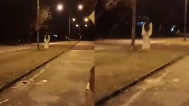 Bagai nak luruh jantung... 3 remaja terserempak entiti seram pukul 1 pagi, salah seorang hampir dema Bagai nak luruh jantung... 3 remaja terserempak entiti seram pukul 1 pagi, salah seorang hampir dema