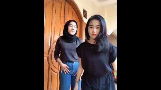Yang lagi viral nih. jilbab gunung gede Yang lagi viral nih. jilbab gunung gede