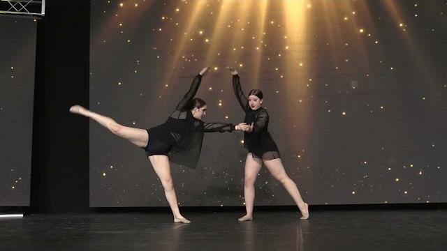 Just dance "slip" teen duo Just dance "slip" teen duo