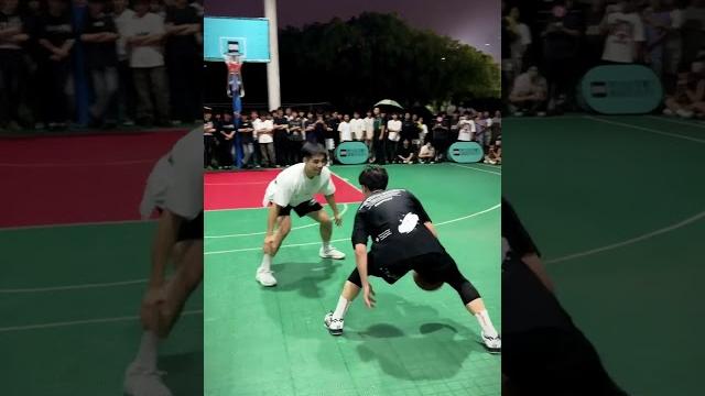 當花裏胡哨型球員遇到實戰型球員會發生什麼 #basketball #籃球 當花裏胡哨型球員遇到實戰型球員會發生什麼 #basketball #籃球