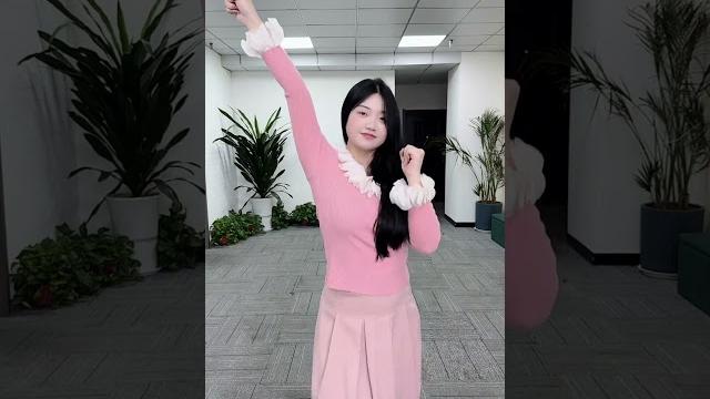 开关灯丝滑变装 #开关灯变装 #开灯关灯丝滑变装 #办公室游戏 开关灯丝滑变装 #开关灯变装 #开灯关灯丝滑变装 #办公室游戏