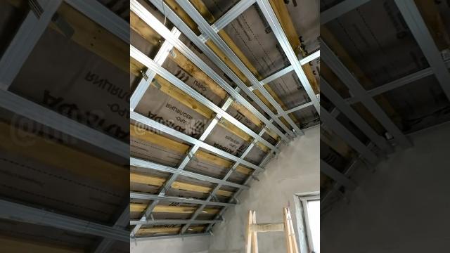 Монтаж каркаса мансардного потолка Монтаж каркаса мансардного потолка