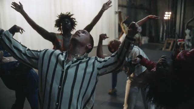 Jungle - dominoes (official video) Jungle - dominoes (official video)