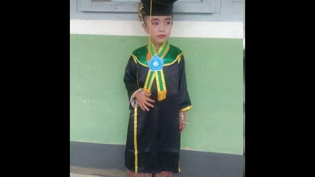 Kk adik berantem Kk adik berantem