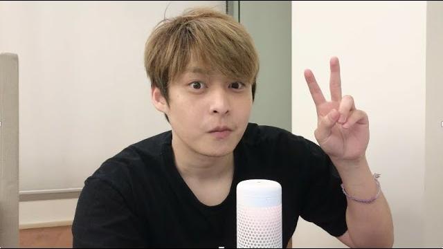 我現在人在香港 !!我買了amsc 我在好高的高台上 好冷:d 我現在人在香港 !!我買了amsc 我在好高的高台上 好冷:d