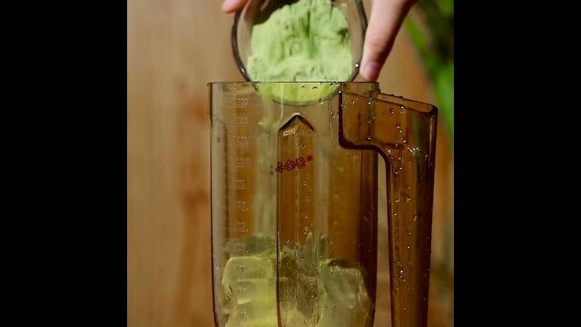 自制抹茶星冰乐,口味可以比拼星巴克了,喝完还想喝#shorts 自制抹茶星冰乐,口味可以比拼星巴克了,喝完还想喝#shorts