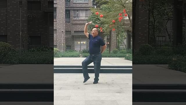 广场舞《青春踢踏》,动感欢快,优美大气 广场舞《青春踢踏》,动感欢快,优美大气