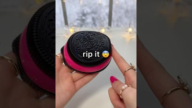 Peeling my oreo taba squishy apart! Peeling my oreo taba squishy apart!