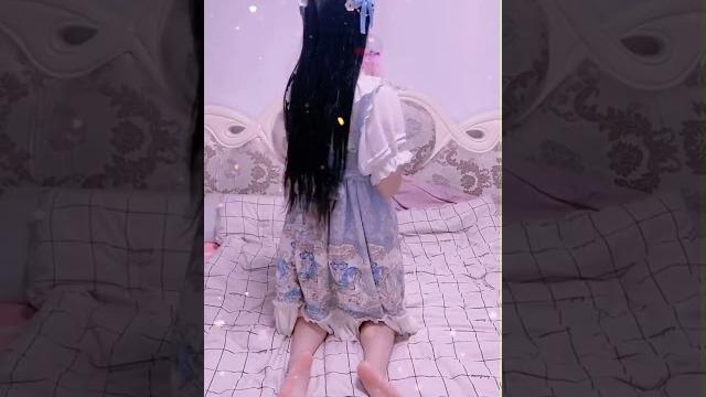 Lo娘我的脚丫粉里透白 Lo娘我的脚丫粉里透白
