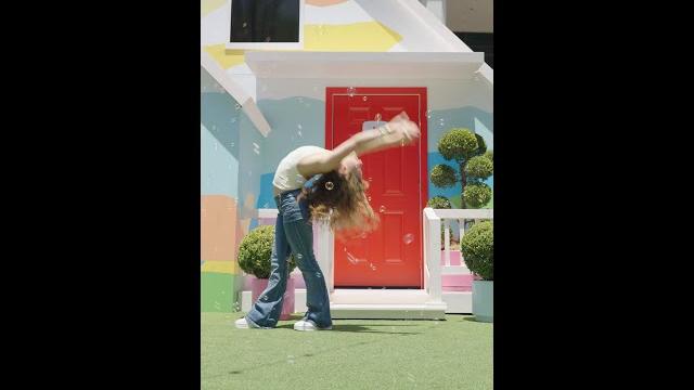 @sofiedossi’s flexing on vidcon for youtube’s 20th @sofiedossi’s flexing on vidcon for youtube’s 20th