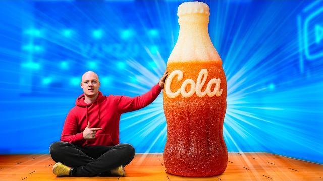 Я сделал гигантскую мармеладную coca-cola весом 270 кг. Я сделал гигантскую мармеладную coca-cola весом 270 кг.