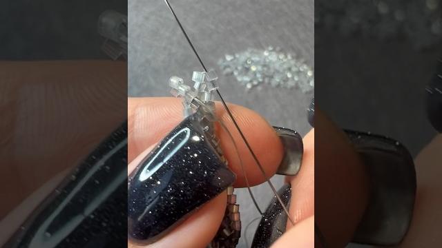 Жгут из бисера без крючка Жгут из бисера без крючка