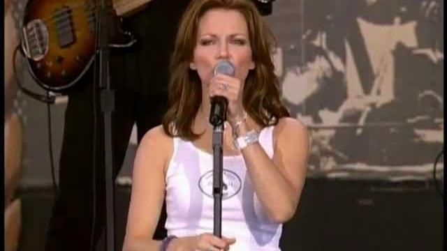 Martina mcbride - independence day (live at farm aid 2001) Martina mcbride - independence day (live at farm aid 2001)
