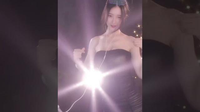 抖音/虎牙盛鸽有鱼er(暴躁金莲),竖屏黑丝透视裙热舞,片尾变装彩蛋 抖音/虎牙盛鸽有鱼er(暴躁金莲),竖屏黑丝透视裙热舞,片尾变装彩蛋