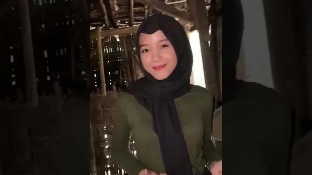 Hany menghibur Hany menghibur