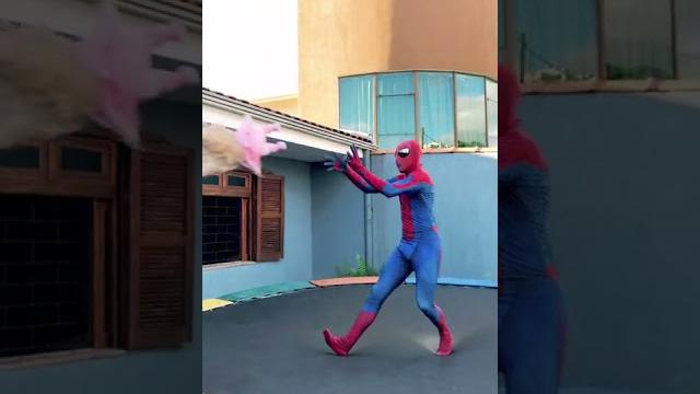 Homem aranha virando mortal - cama elástica Homem aranha virando mortal - cama elástica