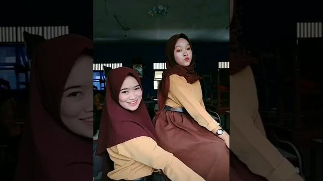 Hijab goyang#short #shorts #shortsbeta #shortsvideo #viral #tiktokvideo #video #gununggede #fyp Hijab goyang#short #shorts #shortsbeta #shortsvideo #viral #tiktokvideo #video #gununggede #fyp