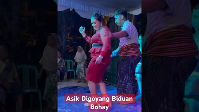 Joget malam bebas bareng biduan bohay #jogetbebas #sawer #biduan #dangdut #megantara #dangdut #sawer Joget malam bebas bareng biduan bohay #jogetbebas #sawer #biduan #dangdut #megantara #dangdut #sawer