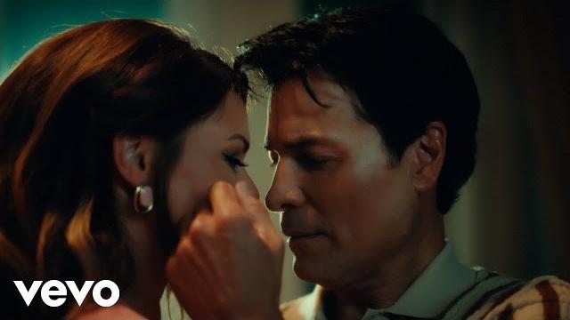 Chayanne - bailando bachata (official video) Chayanne - bailando bachata (official video)