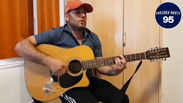 Чеченец поет на гитаре очень красиво Чеченец поет на гитаре очень красиво