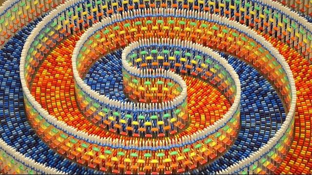 The amazing triple spiral (15,000 dominoes) The amazing triple spiral (15,000 dominoes)