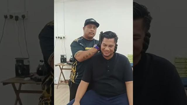 Loud cracking gorilla hug adjustment #chiropractic #chiropractor #pijatkretek #bonesetting Loud cracking gorilla hug adjustment #chiropractic #chiropractor #pijatkretek #bonesetting