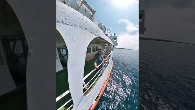 Di atas kapal kapal nusa sejahtera Di atas kapal kapal nusa sejahtera