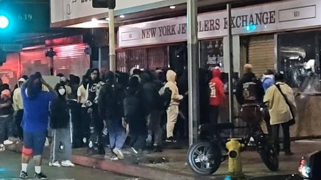 Live - la police overwhelmed by looting & chaos in downtown los angeles, ca #laoctv #mayhem #riots Live - la police overwhelmed by looting & chaos in downtown los angeles, ca #laoctv #mayhem #riots