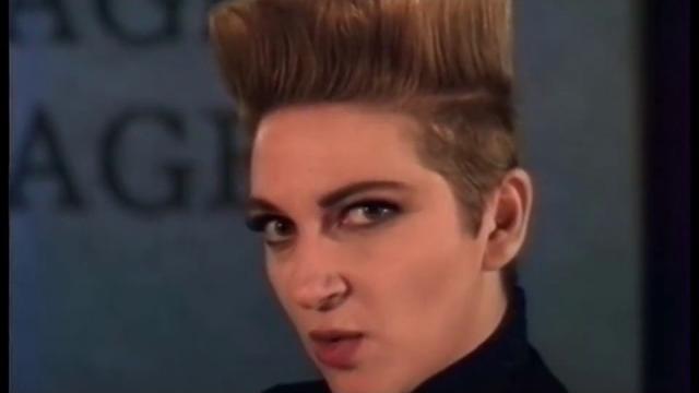 Desireless - voyage voyage (official hd video) Desireless - voyage voyage (official hd video)