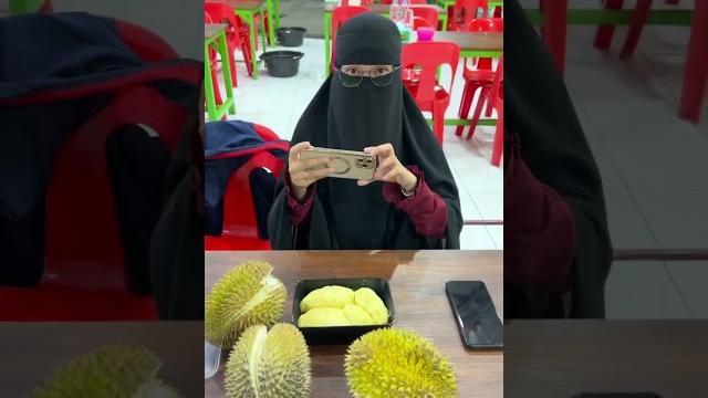 Ukhty doyan durian #shorts #viral #ukhtybercadar Ukhty doyan durian #shorts #viral #ukhtybercadar