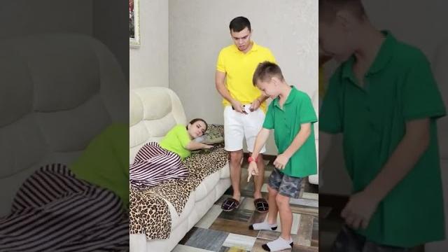 My dad pee on the floor #shorts My dad pee on the floor #shorts