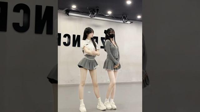 【小羊】两级反转 #美女 #跳舞 #dance #shorts 【小羊】两级反转 #美女 #跳舞 #dance #shorts