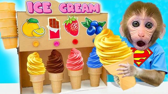 Singe bon bon explore la machine à glace aux fruits colorés dans le parc avec son adorable ami chien Singe bon bon explore la machine à glace aux fruits colorés dans le parc avec son adorable ami chien