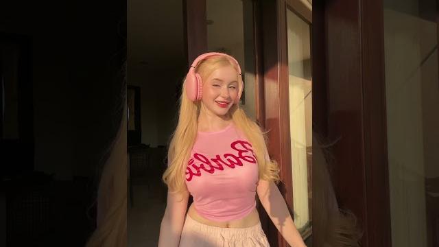 Bule barbie geol geol lagiii wkwkw Bule barbie geol geol lagiii wkwkw
