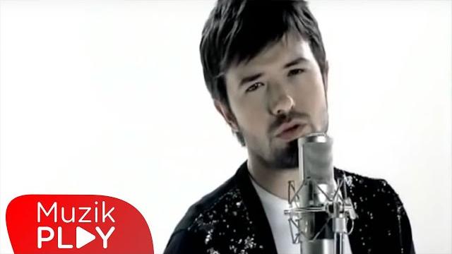Yalın - her şey sensin (official video) Yalın - her şey sensin (official video)