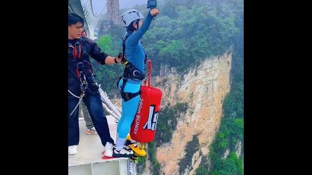 The shackles of the world cannot hold my free soul. #bungee jumping #weekend getaways #zhangjiajie The shackles of the world cannot hold my free soul. #bungee jumping #weekend getaways #zhangjiajie