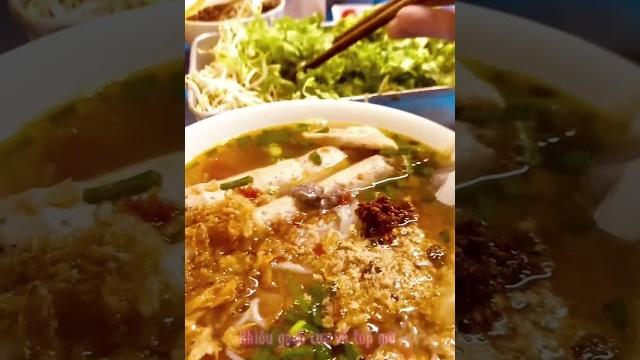 Quán bún riêu ở chân cầu thang tập thể huỳnh thúc kháng. #hanoifood #streetfood #bunrieu Quán bún riêu ở chân cầu thang tập thể huỳnh thúc kháng. #hanoifood #streetfood #bunrieu