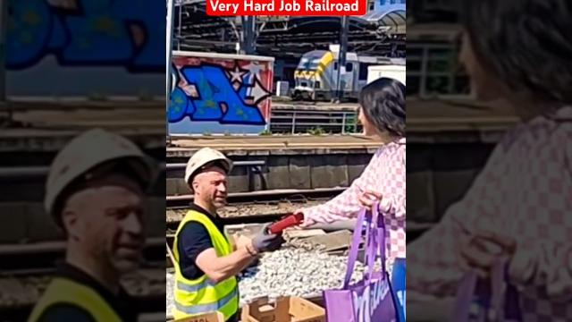 The tragic hardship of railway workers The tragic hardship of railway workers