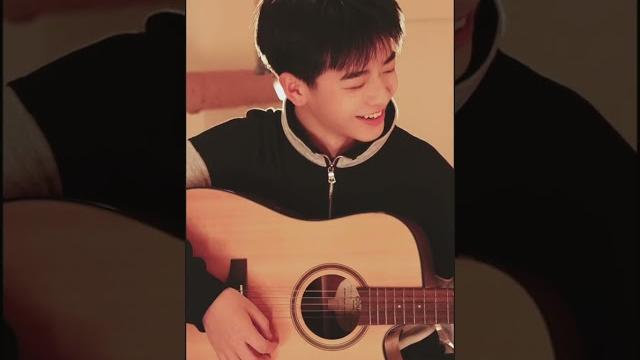 【tik tok】帥哥 吉他 亂彈琴 虎牙 少年 治愈系笑容 | 抖音 【tik tok】帥哥 吉他 亂彈琴 虎牙 少年 治愈系笑容 | 抖音