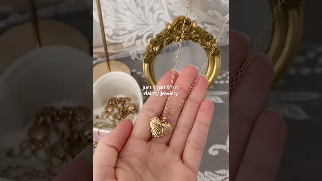 Just a girl & her dainty jewelry Just a girl & her dainty jewelry