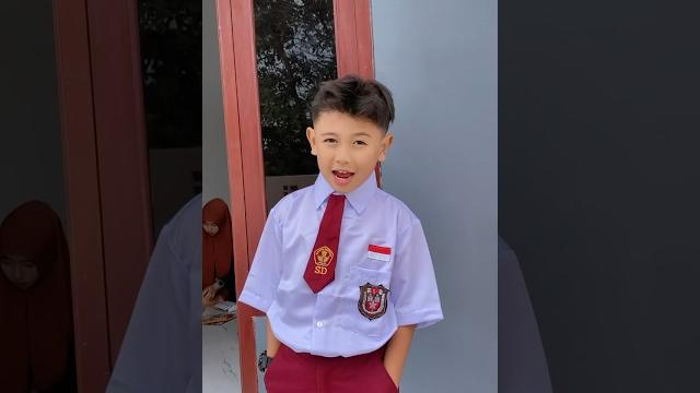 Ganteng banget zultan pake baju sekolah Ganteng banget zultan pake baju sekolah